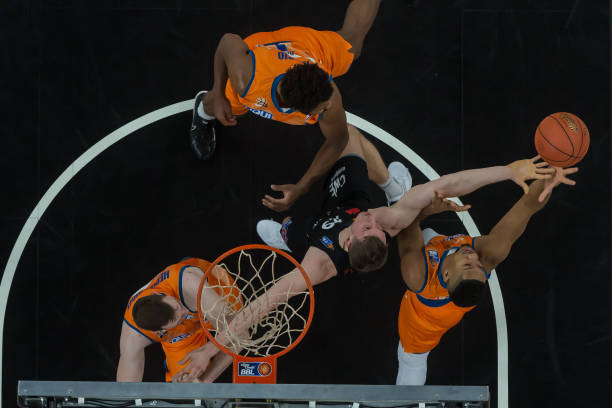 年轻球员以 年轻球员以