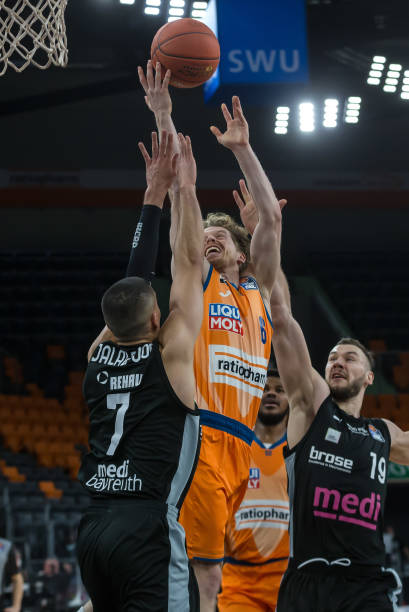 人类在高压 人类在高压