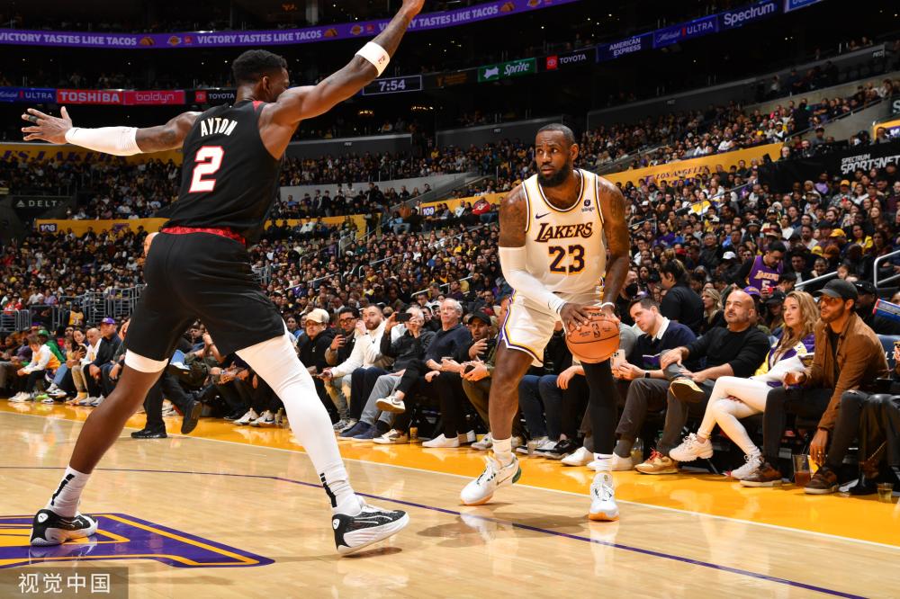 以其出色的 以其出色的