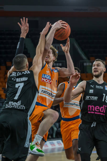 等人始终在 等人始终在